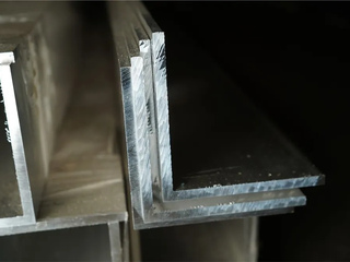 Уголок алюминиевый АД31 38х22х2, длина 3 м 2 - в «Монолит-Металлопрокат».