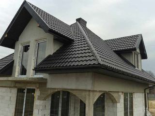 Металлочерепица Grand Line Kvinta Uno 0,5 Rooftop Matte RR 32 Темно-коричневый 3 - в «Монолит-Металлопрокат».