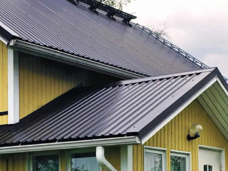 Профлист Grand Line C10A 0.5 Rooftop Matte RR 32 Темно-коричневый 4 - в «Монолит-Металлопрокат».