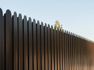 Профлист фигурный Grand Line C10A 0.45 Полиэстер с пленкой RR 32 Темно-коричневый 1 - в «Монолит-Металлопрокат».