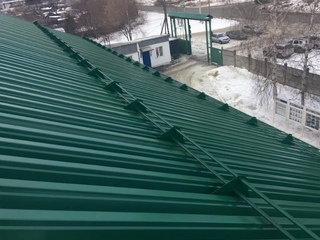 Профлист НС35 0.5 мм RAL 6005 Зеленый Мох 2 - в «Монолит-Металлопрокат».